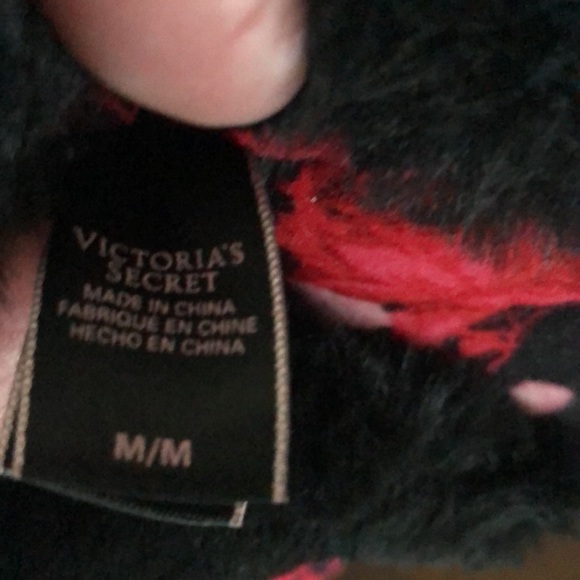 Women’s size medium Victoria’s Secret Black Floral Satin Fur Slippers - Picture 10 of 11